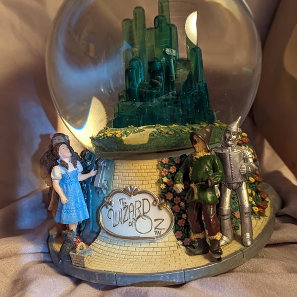 Wizard of Oz Snow globe, lighted, music box - Picture 4 of 4